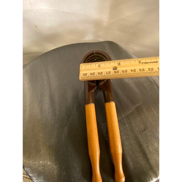 Set of 3 Vintage Nut Cracker Tools All Different, vice, screw and classic VGUC - Picture 14 of 16